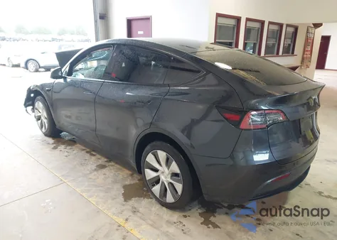 2024 Tesla Model Y Long Range Dual Motor All-Wheel Drive/Rwd z USA, uszkodzony, nr VIN 7SAYGDED4RF072600